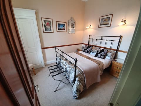 Lauderville Guest House