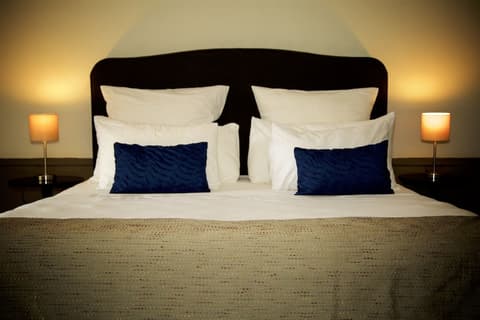 Kings Walden Garden Manor, Room