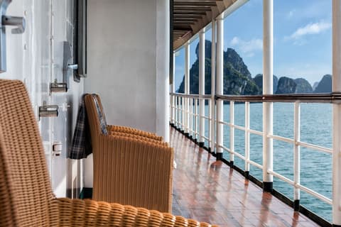 Emeraude Classic Cruises, Interior entrance