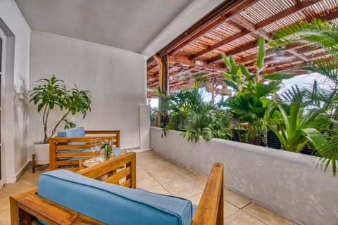 Tropical Suites Hotel