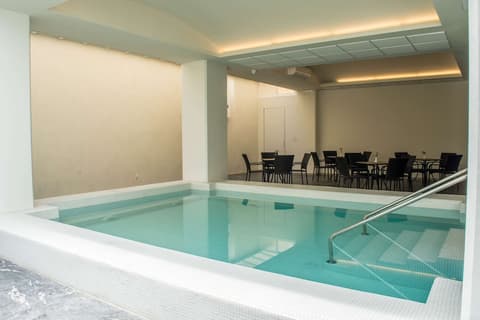 Hotel Crown Victoria