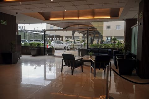 Hotel Crown Victoria