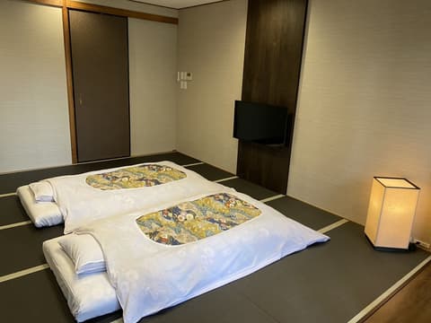 Gion Shinmonso