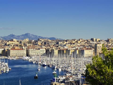 Ibis Marseille Centre Préfecture, Exterior