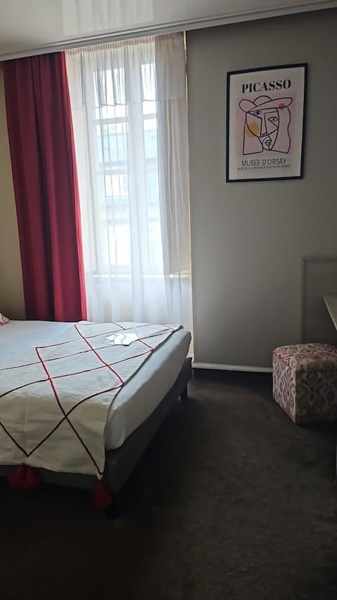 Hotel Marguerite, Room