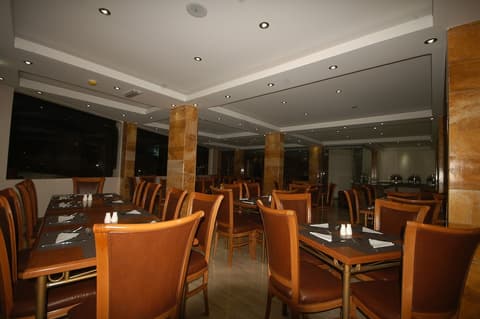 Sharah Mountains Hotel, Restaurant