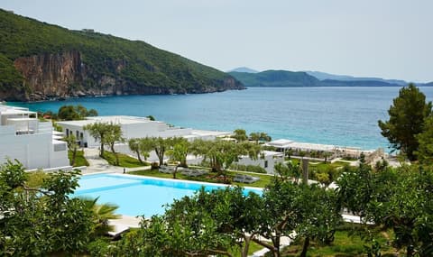 Lichnos Beach Hotel & Suites