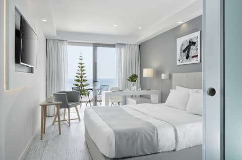 Lichnos Beach Hotel & Suites