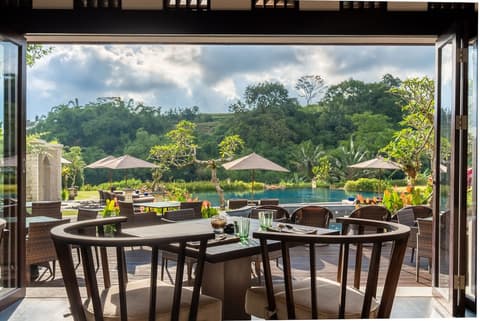 Homm Saranam Baturiti, Restaurant