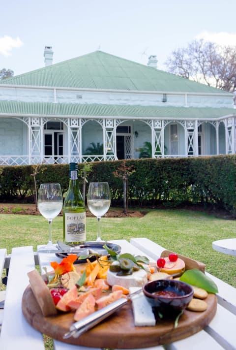 Adley House Guesthouse, Food and drink