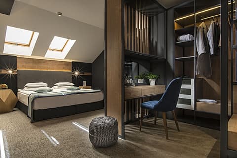 Rosslyn Thracia Hotel