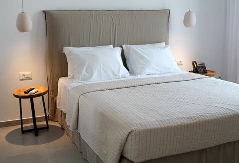 Vienoula's Garden, Room