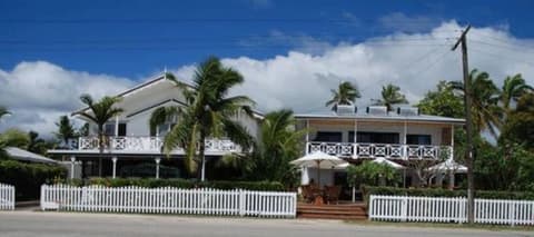 The Seaview Lodge, Property grounds