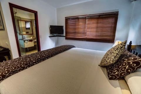 The Seaview Lodge, Room