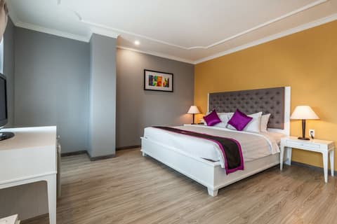 Avanti Boutique, Room