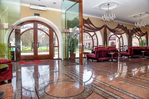 Optima Collection Kamianets-Podilskyi, Interior entrance