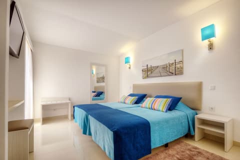 3HB Golden Beach, Room