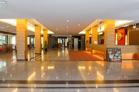 Golden Sea Pattaya Hotel, Interior entrance