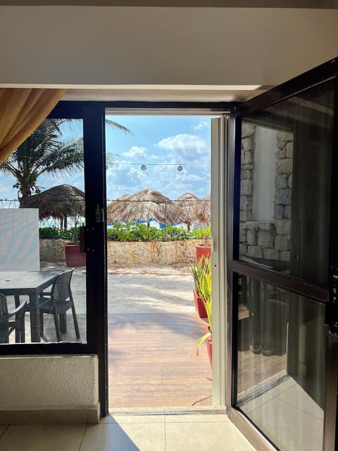 Pelicano Inn Playa del Carmen - Beachfront Hotel