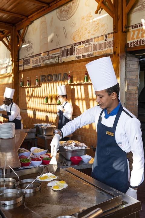 Three Corners Sea Beach Resort, Dining