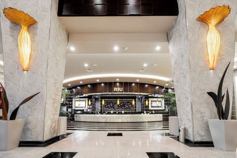 Hotel Riu Plaza Panama, Reception