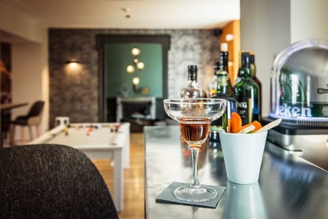 Logis Villa C Hôtel, Bar (on property)