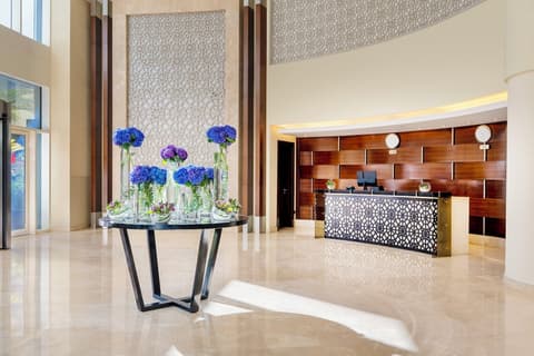 Grand Millennium Al Wahda, Lobby