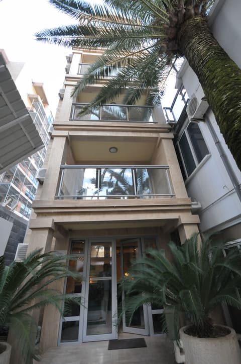 Oaza, Property entrance