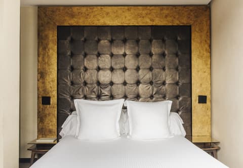 Hotel Bagues, a Small Luxury Hotels of the World, Room