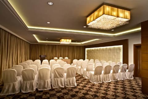 Adarsh Hamilton, Meeting facility