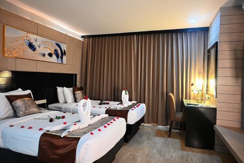 Boss Suites Nana Hotel