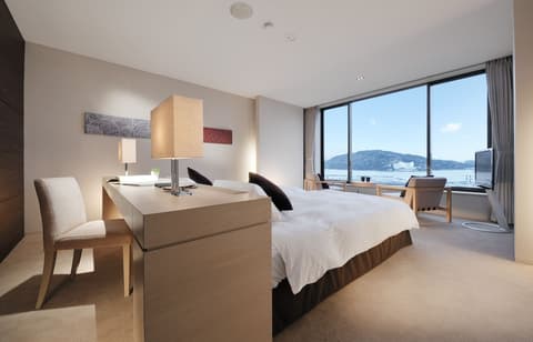 Toba Hotel International, Room