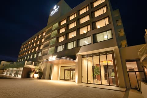 Toba Hotel International, Front of property