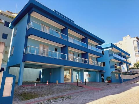 Bombinhas Praia Apart - Rua Corrupião, Front of property