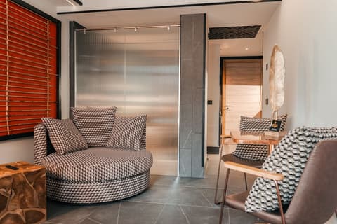 Poem Suites by Airnest