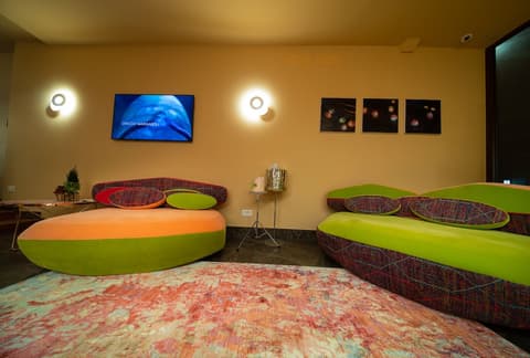 Omama Hotel, Lobby sitting area