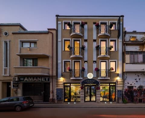 Labirint Hotel, Exterior