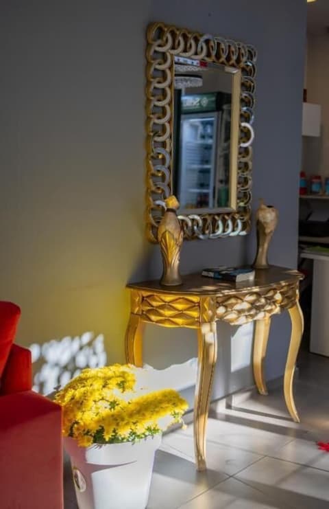 Hotel Liqeni, Interior entrance