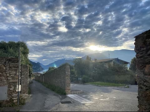 Vista Lago, Exterior