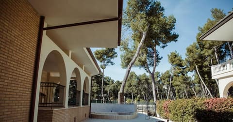 Aurum Suites, Property grounds