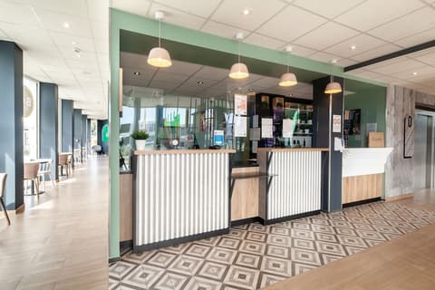 B&B HOTEL MASSY Gare TGV