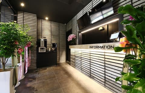 Stay Month Hotel, Reception