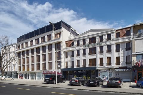 Hotel Gold, Exterior