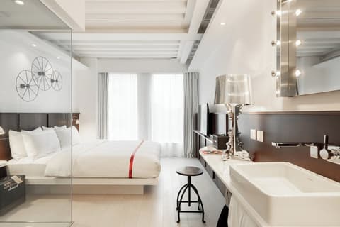 Ruby Lucy Hotel London by IHG, Room