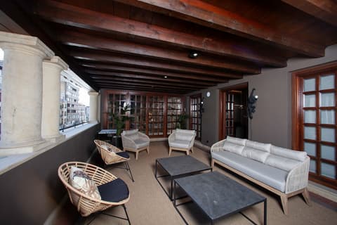 Colonial Palace, Room