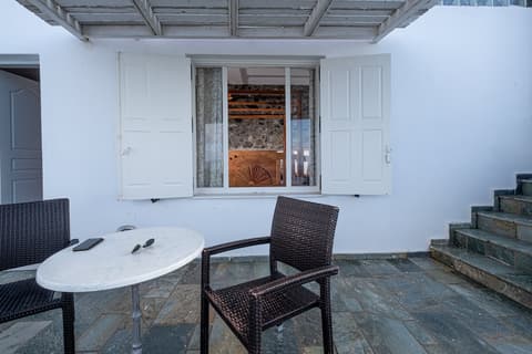 Loucas On The Cliff, Terrace/patio