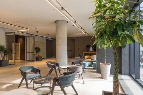 Hotel Mona Plaza, Reception