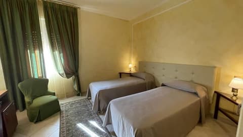 Hotel Roma, Room