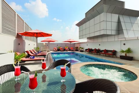 Ramada by Wyndham Dubai Deira, Pool