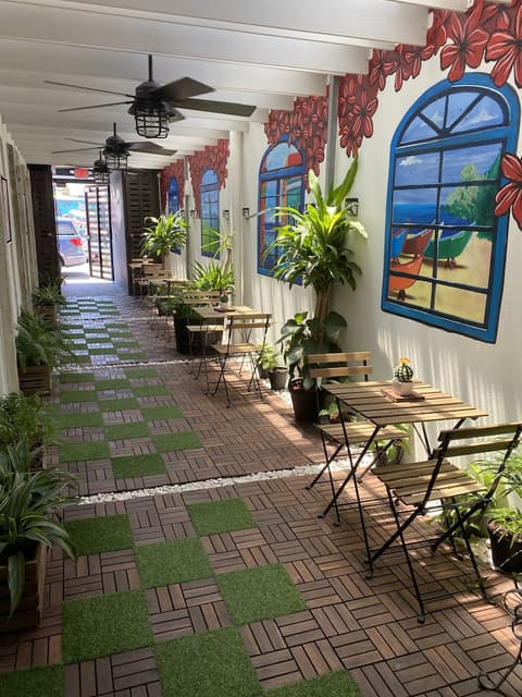 Tapia Haus 103, Courtyard